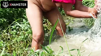Desi Bhabhi Inserting Grass In Her Pussy While Mowing The Lawn