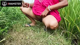 Desi Bhabhi Inserting Grass In Her Pussy While Mowing The Lawn