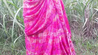 Desi Village Bhabhi Fucked By Lover In The Open Field During Harvest