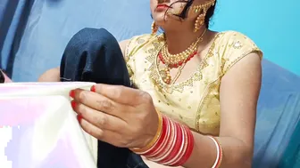 Indian Married Bhabhi Gives Sloppy Blowjob Before Midnight Bedroom Fuck