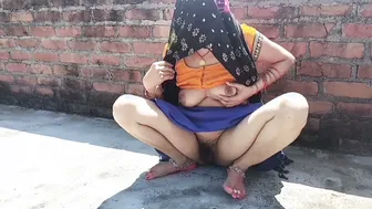 Indian Village Wife Pissing Outdoors In Traditional Saree Exposed