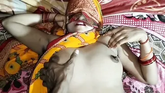 Desi Girl Kisses And Sucks Her Boyfriend's Cock For The First Time