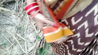 Desi Girlfriend Fucked Outdoors In The Village Fields After Being Called