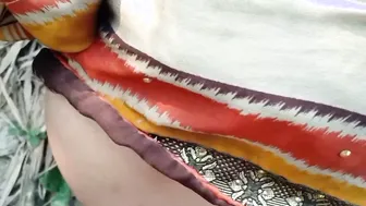 Desi Girlfriend Fucked Outdoors In The Village Fields After Being Called