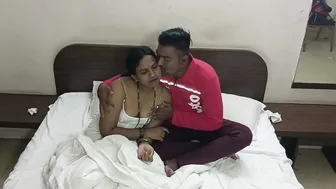 Indian Delivery Boy Fucks Bhabhi Raw After She Opens Door In Towel