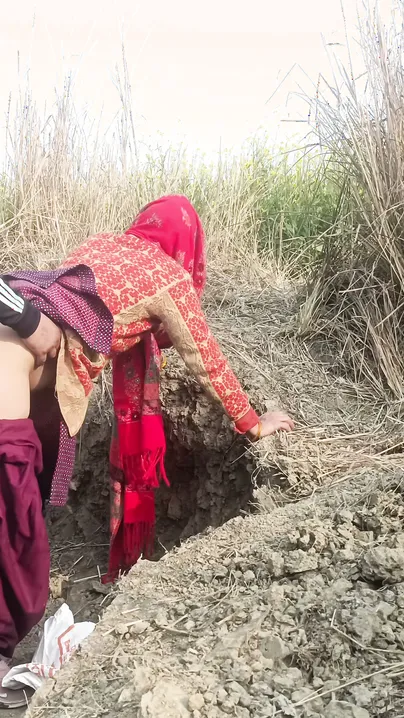Desi Couple Fucking For First Time In Jungle With Loud Moaning Sounds