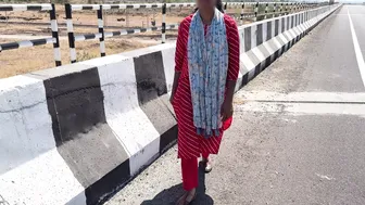 Indian Komal Fucks The Driver On A Highway Bridge In Broad Daylight