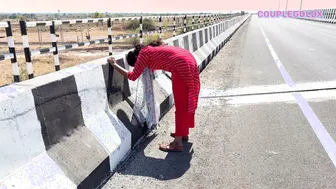Indian Komal Fucks The Driver On A Highway Bridge In Broad Daylight