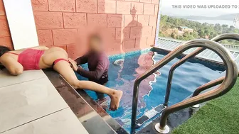 Desi Komal Enters Pool For First Time And Hubby Fucks Her Underwater