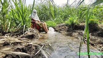 Desi Komal Openly Washes Her Dirty Cunt In The Sugarcane Field Today