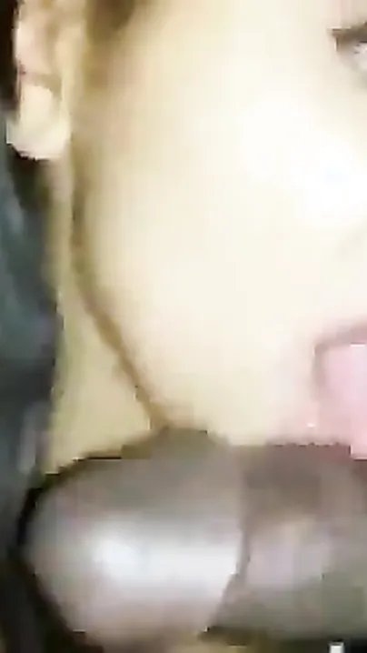 Hyderabad Girlfriend Giving An Outstanding Oral sex To Her College Lover
