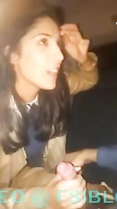 Hardcore oral sex with Kolkata gal outdoor in car