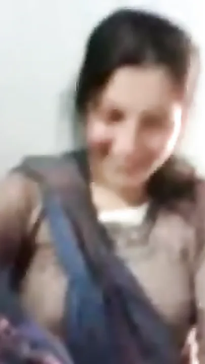 Hot Maharashtra Girlfriend Exposes her Large Bra buddies