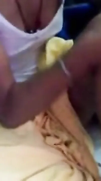 Legal age teenager Kolkata girl undressed on cam by boyfriend