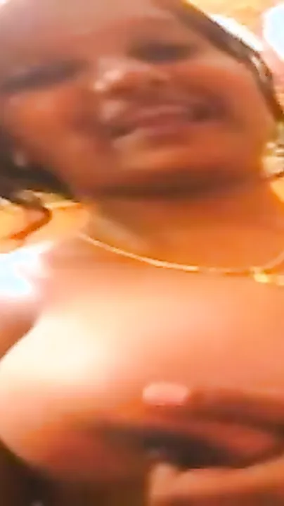 Sexy Bangla hotty Exposes and caresses her huge mangos