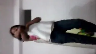 Bangalore MBA College Gal Undress Teases Boyfriend Previous to Giving Orall-service