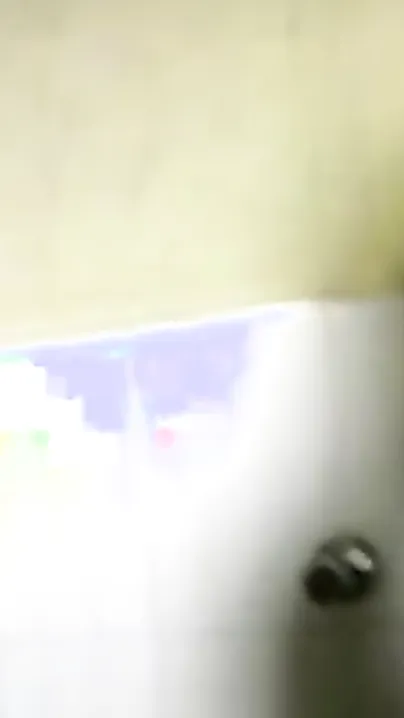Hawt Desi chick gives Oral-stimulation in the shower