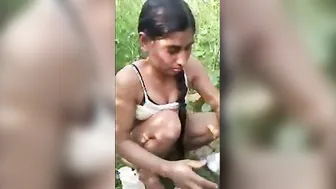 Desi BABE MMS Oozed in fields with Obscene Audio