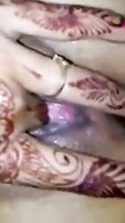Indian Bride masturbates in advance of Marriage