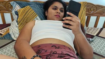 Filthy Desi Babe Sneaks Off, Eyes Porn & Pounds Her Soaked Twat Like Crazy
