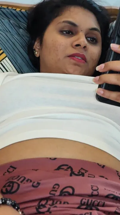 Filthy Desi Babe Sneaks Off, Eyes Porn & Pounds Her Soaked Twat Like Crazy