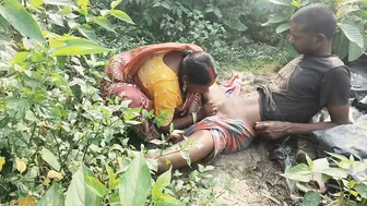 Cheating village slut wife bares dripping pussy in jungle takes savage pounding from lover