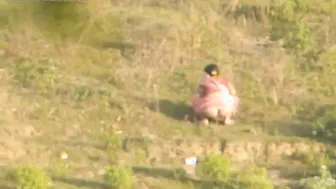 Saree Desi Aunty Pees in the Open Field