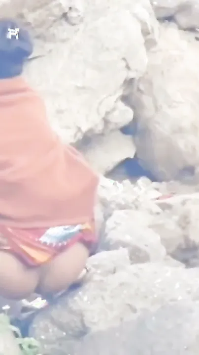 Indian Sexy Ass Lady Pees Openly