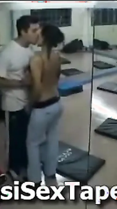 Hawt Playgirl sucks lovers cock in the Gym