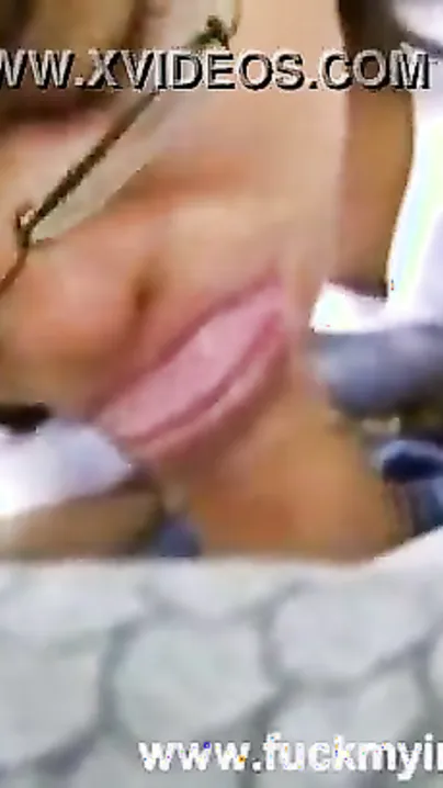 Indian teen angel sucks her paramours dick in the park