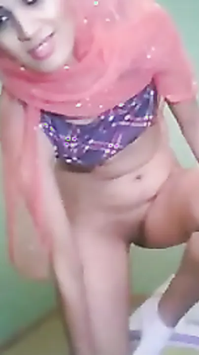 Hot Kashmiri Girlfriend Masturbates For Her Lover
