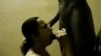 Indian wife blows African boy and receives her fur pie licked