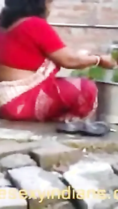 Indian sex mms of bhabhi caught by neighbor