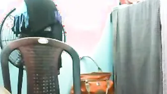 Indian porn mms of Desi gal who undressed by cousin