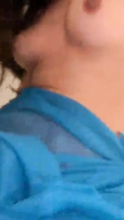 Desi housewife in blue sari invites man with condom for XXX fucking
