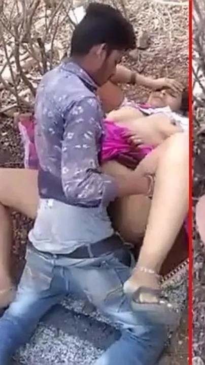 Indian outdoor sex video in Bangalore captured and exposed by friend