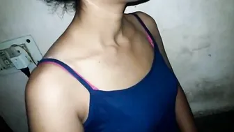 Man tempts cheating Desi bitch into XXX pussy-penetration on camera