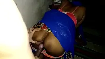 Desi homemade sex! Sexy indian aunty in blue  saree coming for sex